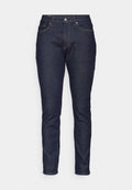 Dunkelblaue Denim-Jeans mit Slim-Fit, fünf Taschen, einem Frontknopfverschluss und kontrastierenden orangefarbenen Nähdetails.