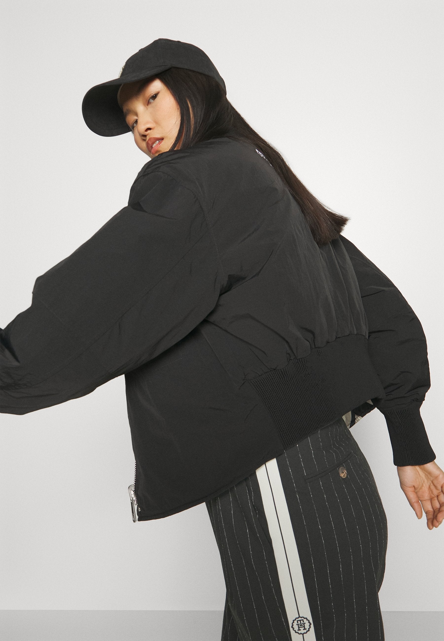 REVERSIBLE PADDED Media 6