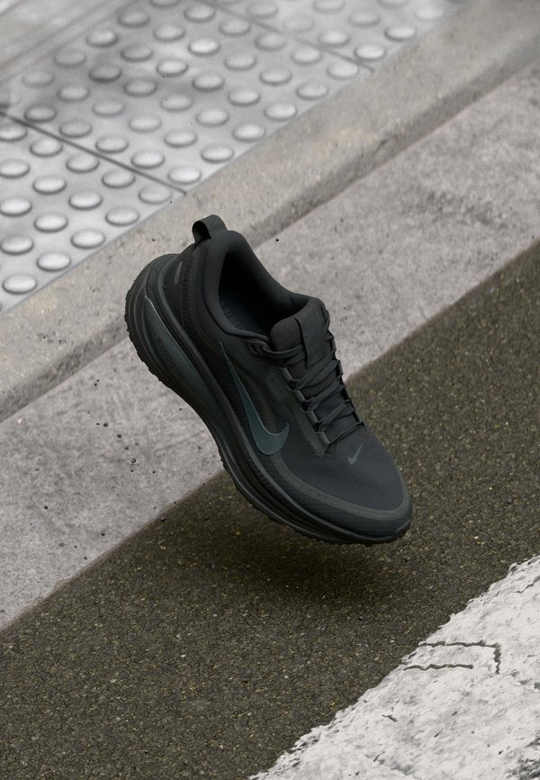 Nike Performance VOMERO 18 GTX - Road running shoes - black/anthracite