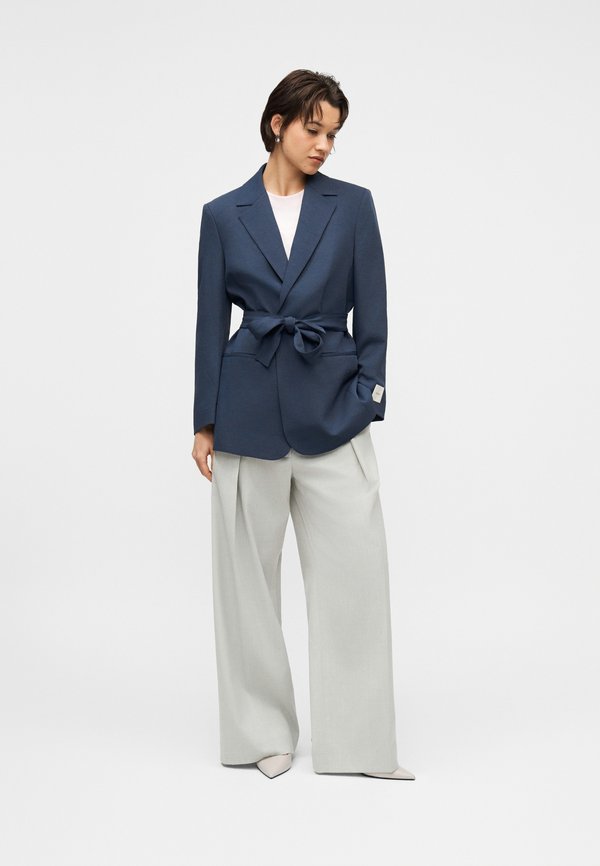 Calvin Klein CASUAL BELTED