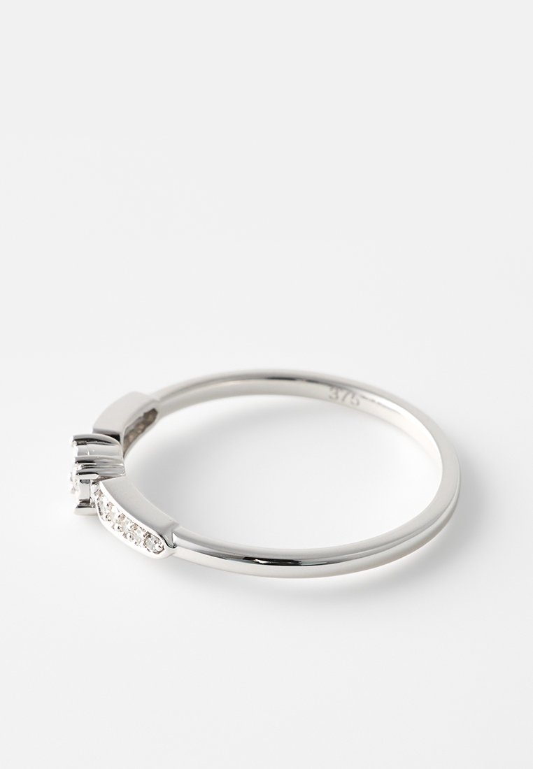 Le Diamantaire 0.09 CT DIAMOND
