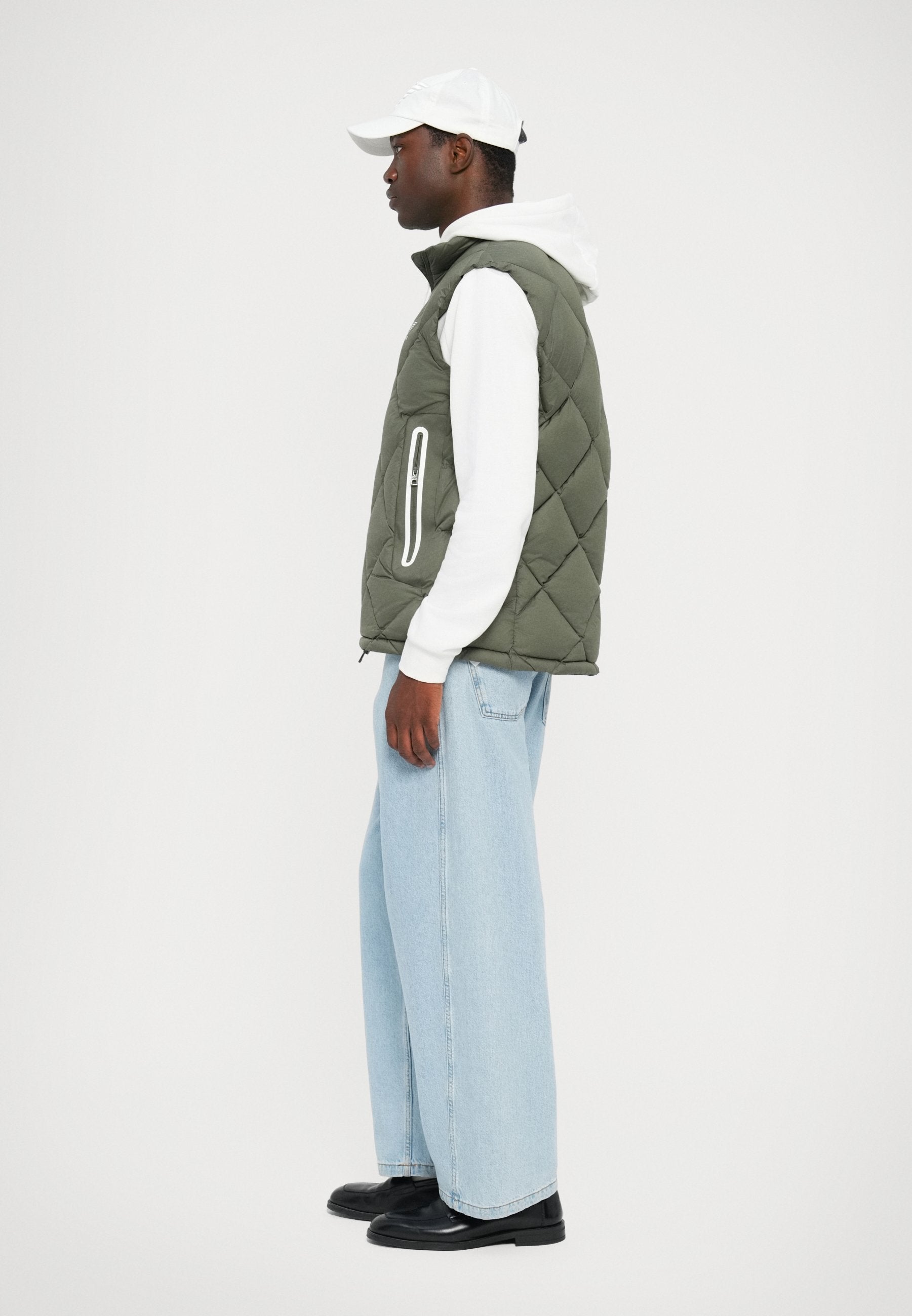 MOUNTAIN QUILTED VEST Media 6