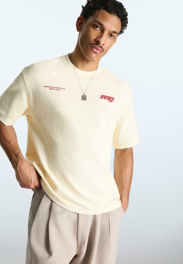 Bershka TERRY PRINT - TSHIRT - Print T-shirt - beige