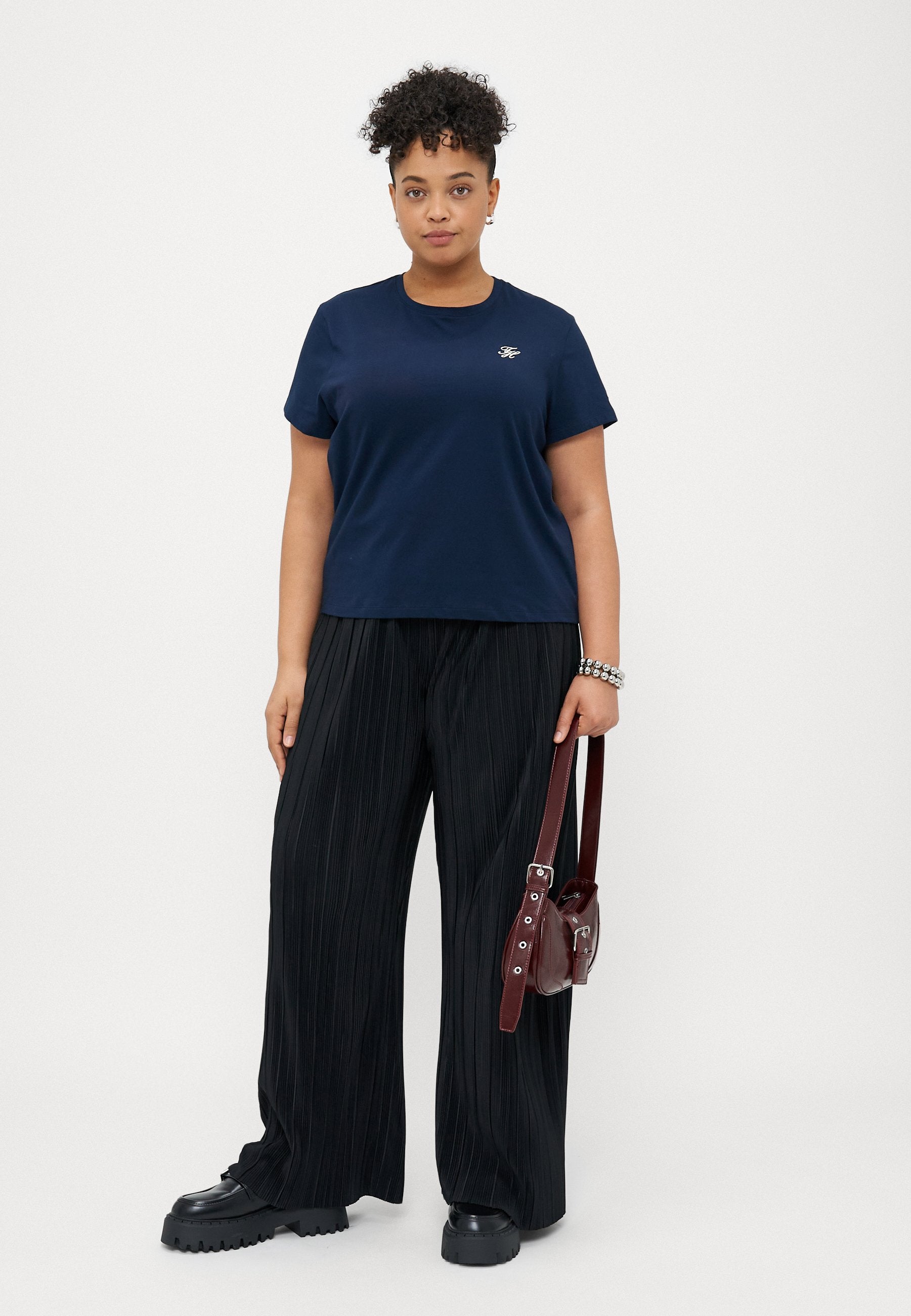 CURVE LOGO EMBROIDERY JERSEY CREW NECK T-SHIRT Media 2