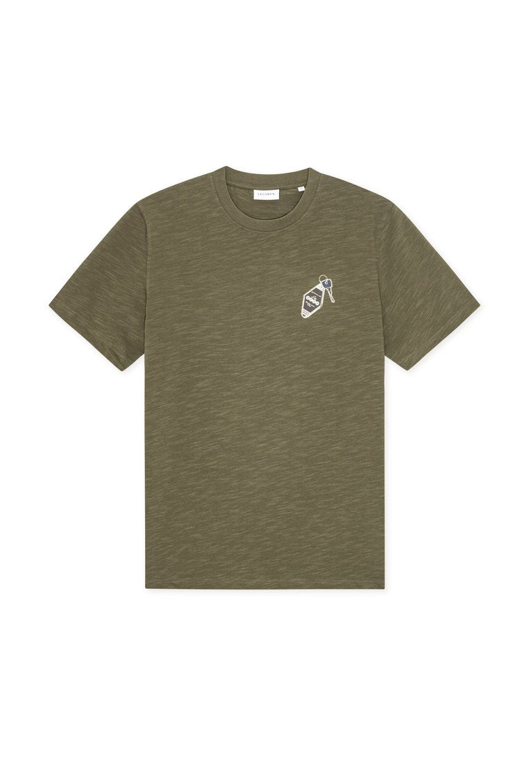 Kurzärmeliges T-Shirt in Olivgrün aus strukturiertem Stoff mit rundem Ausschnitt. Verfügt über ein kleines Grafikmotiv auf der linken Brustseite.