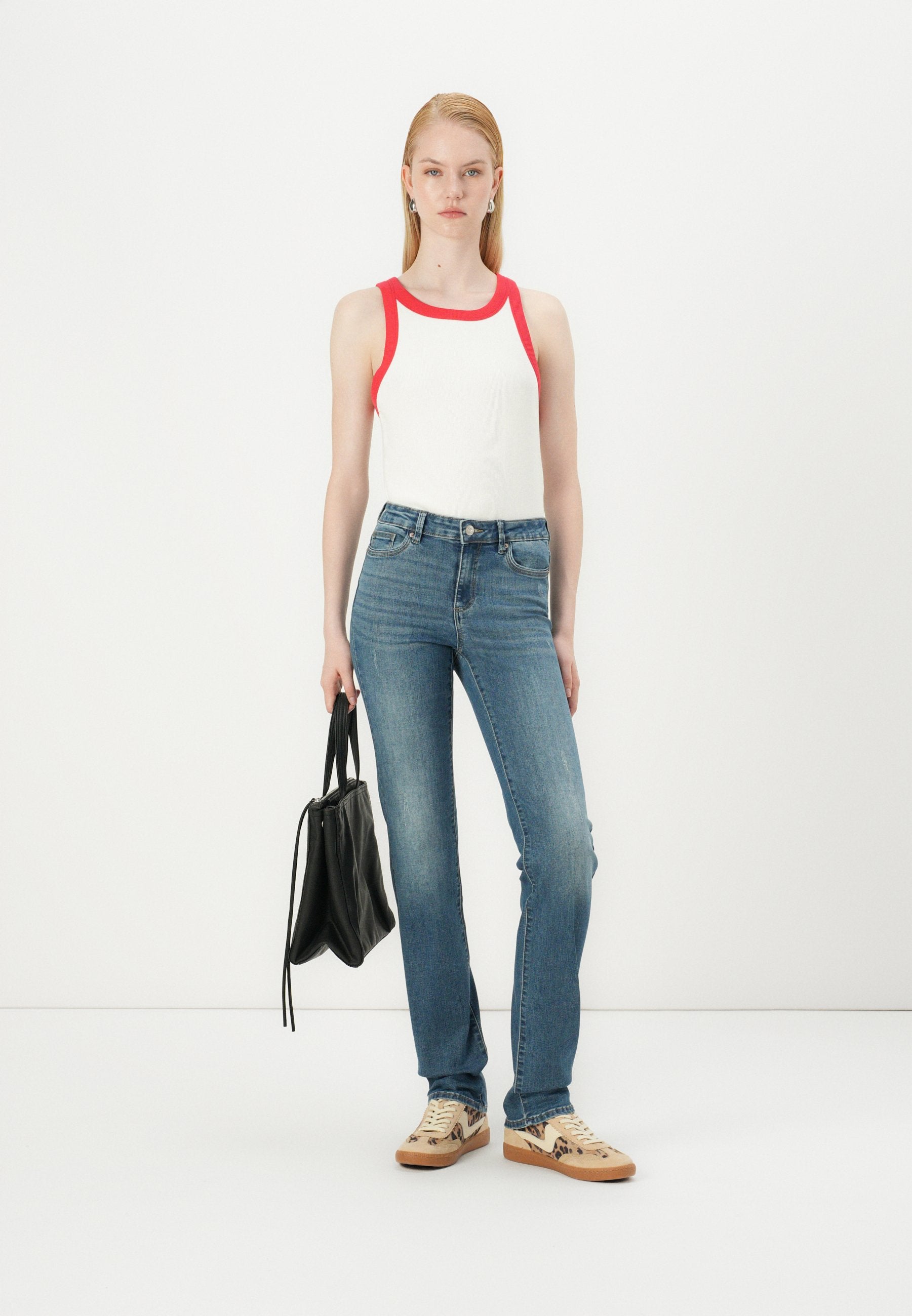 ONLWAUW MID WAIST Media 2