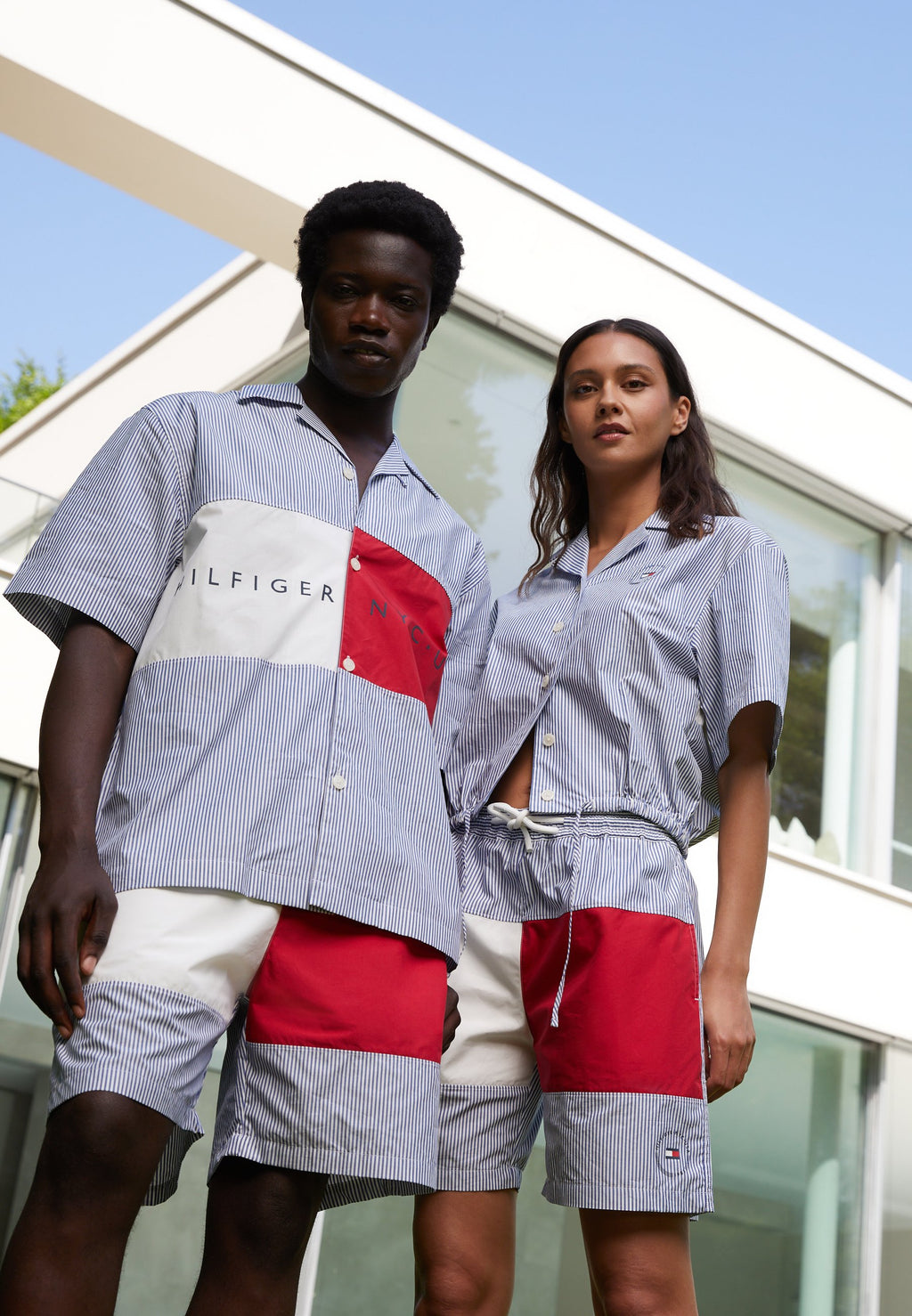 EXCLUSIVE UNISEX HILFIGER TEAM FLAG Media 2