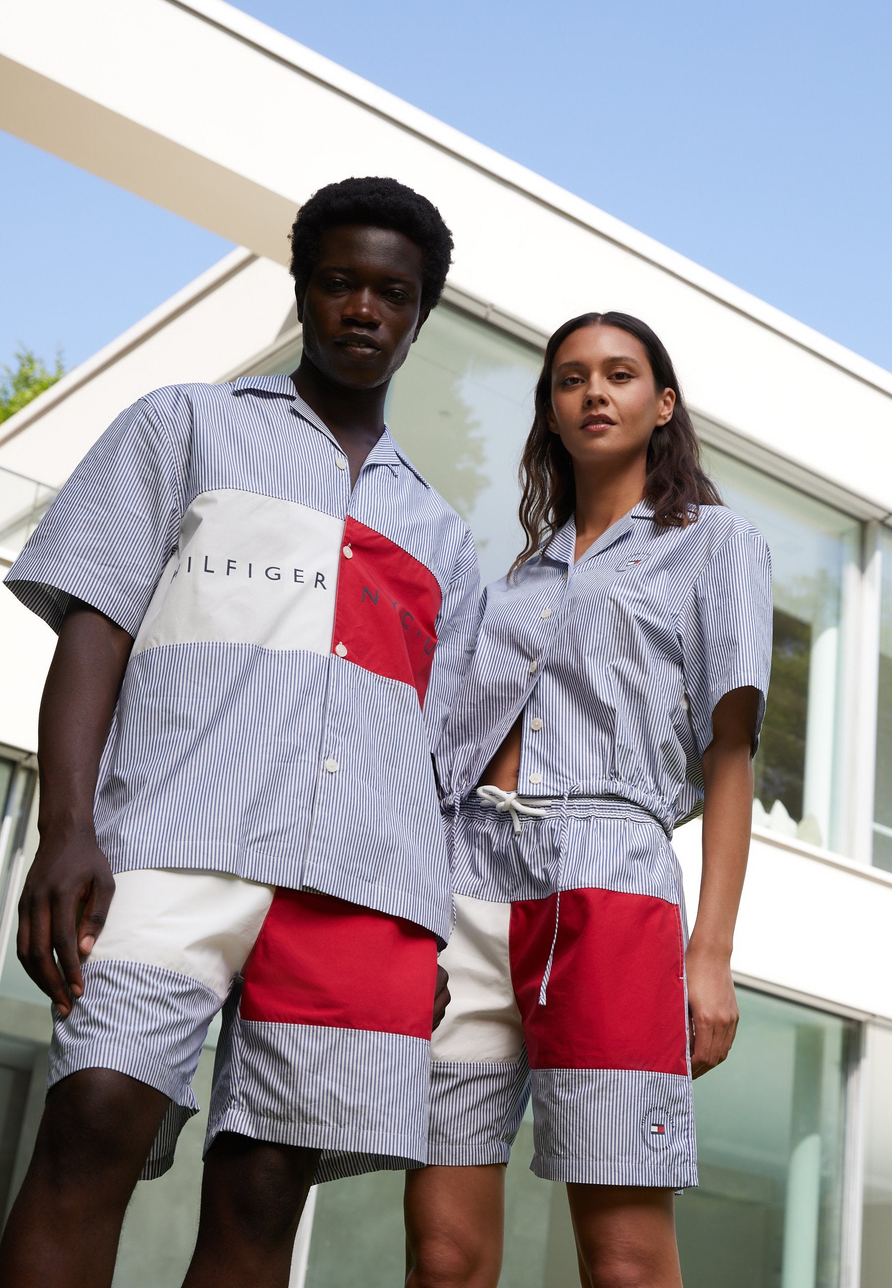 EXCLUSIVE UNISEX HILFIGER TEAM FLAG Media 2