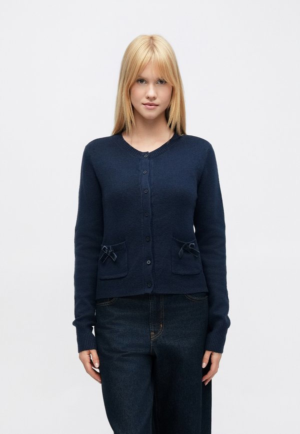 Hollister Co. WEBEX CLOUD CREW