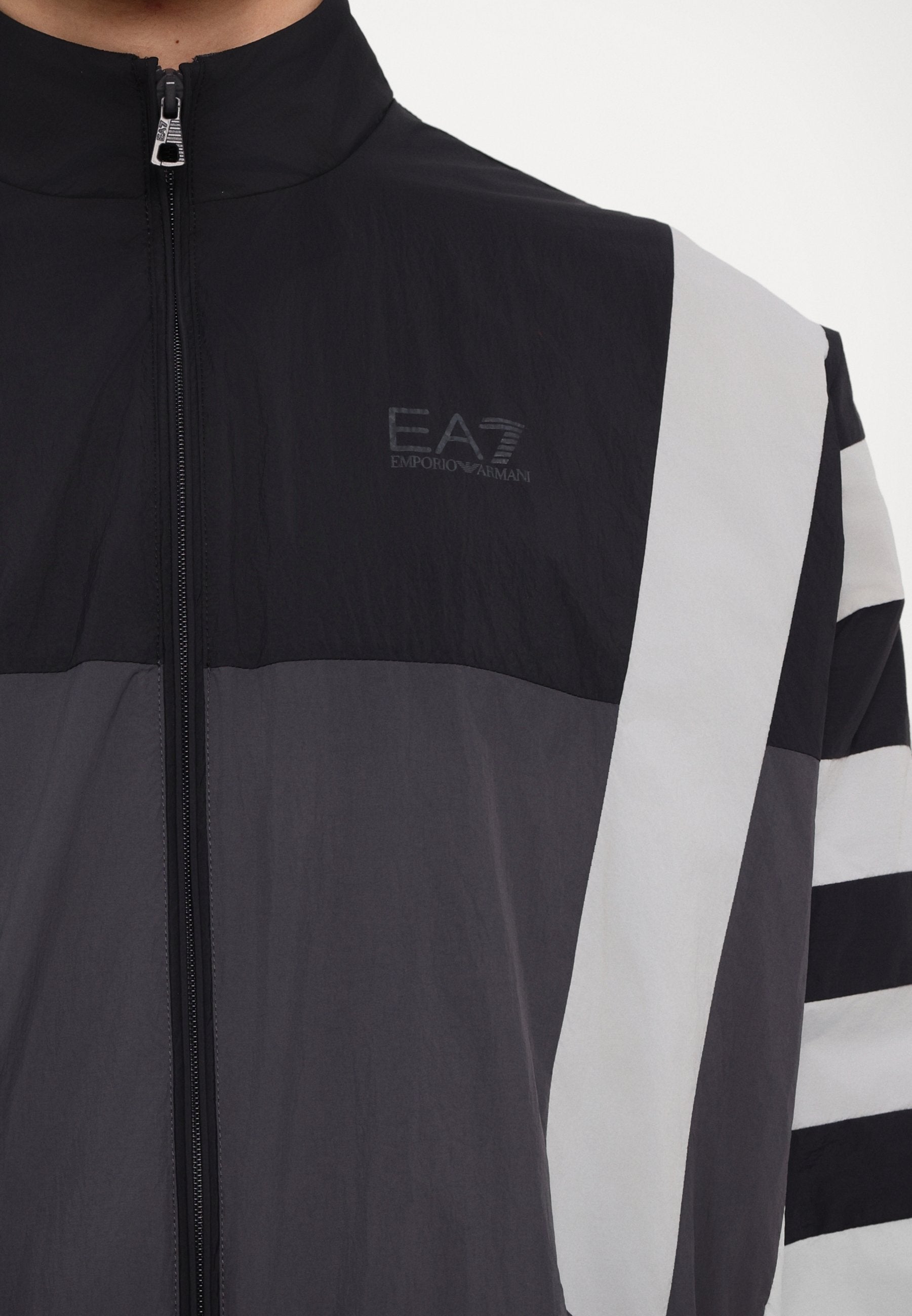 JACKET Media 7