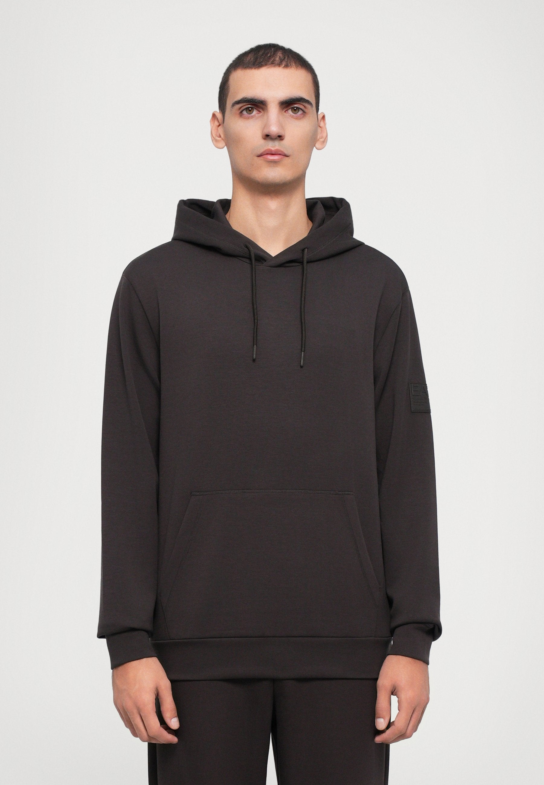 TRAIN HOODIE UNISEX Media 3