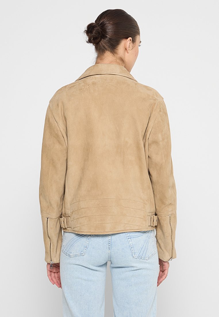 7 for all mankind