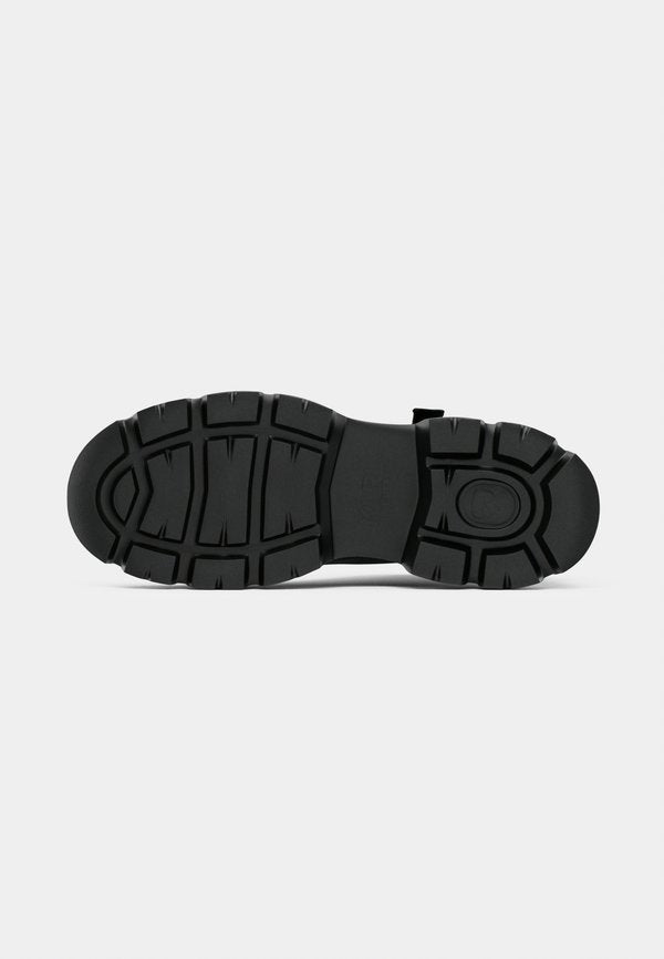 KARL LAGERFELD TREKKA MAX ZIP LO BOOT