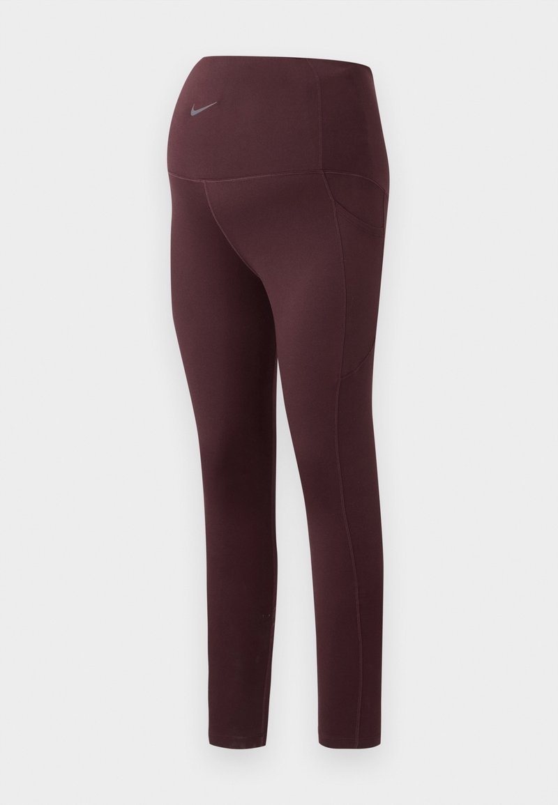 Burgunderfarbene Leggings aus dehnbarem Material, mit hoher Taille, seitlichen Taschen und einem kleinen reflektierenden Nike-Logo auf der Rückseite.