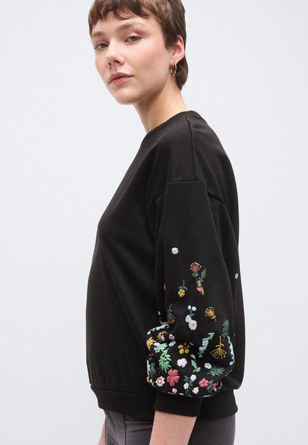 ONLY Tall ONLBROOKE O NECK FLOWER