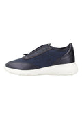 Navyblaue und schwarze Slippers mit weißer Sohle, Reißverschluss und kleinen blauen dekorativen Strasssteinen an der Seitenfläche.