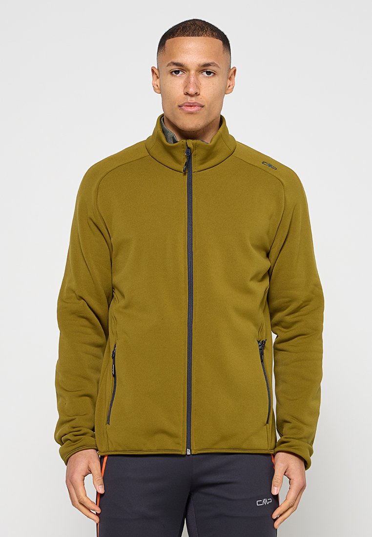Olivgrüne Fleecejacke mit hohem Kragen, durchgehendem Reißverschluss und seitlichen Reißverschlusstaschen. Weiche Textur mit kontrastierenden schwarzen Beschlägen.