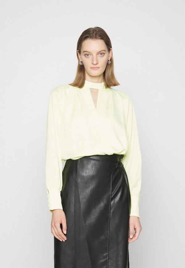 BCBGMAXAZRIA