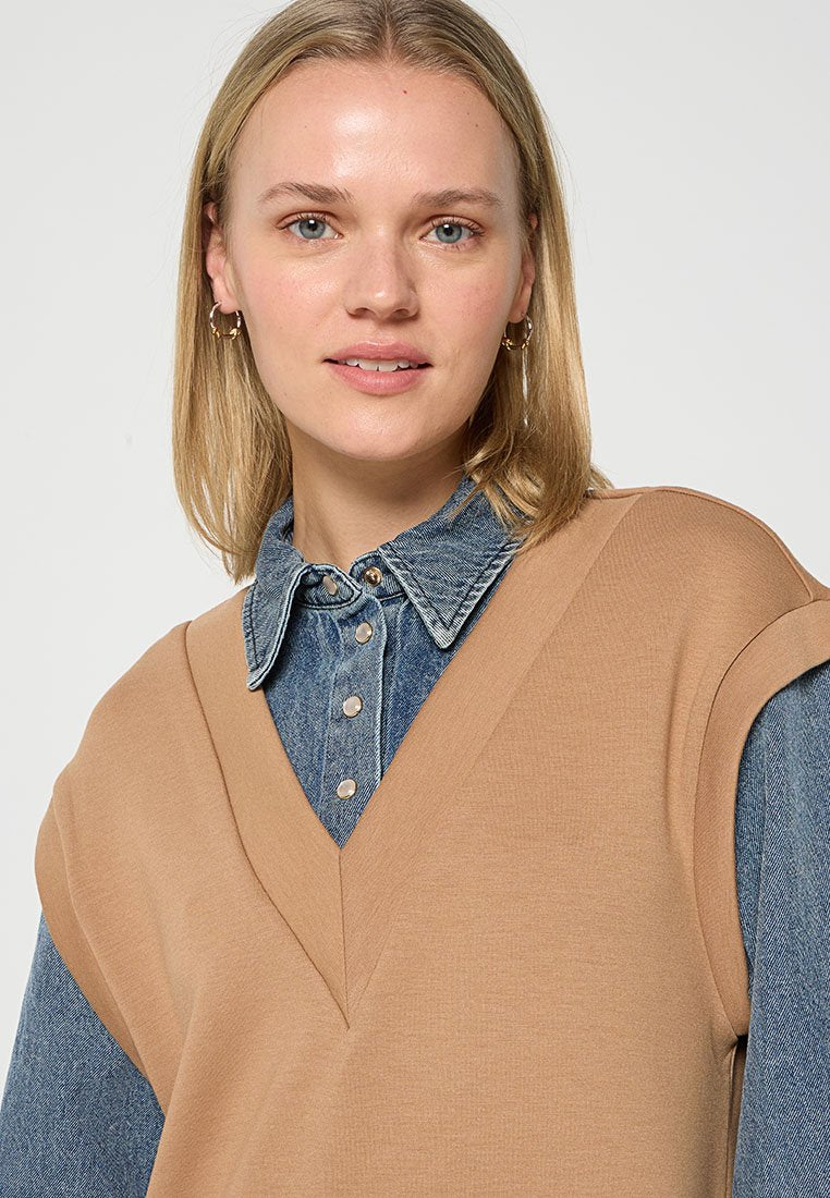 TWINSET