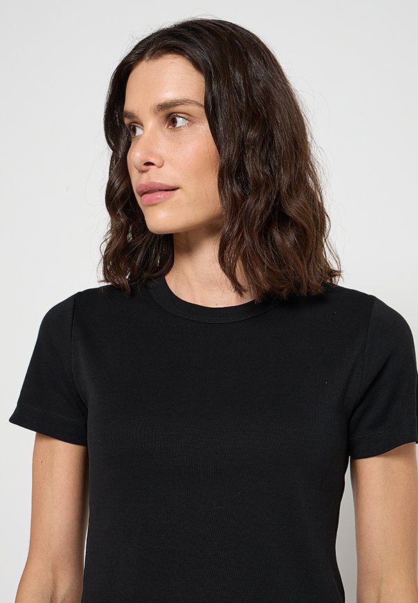 DKNY