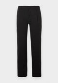 Schwarze Hose mit geradem Bein, glatter Textur, vorderen Falten und normalem Bund. Keine auffälligen Muster oder Verzierungen.