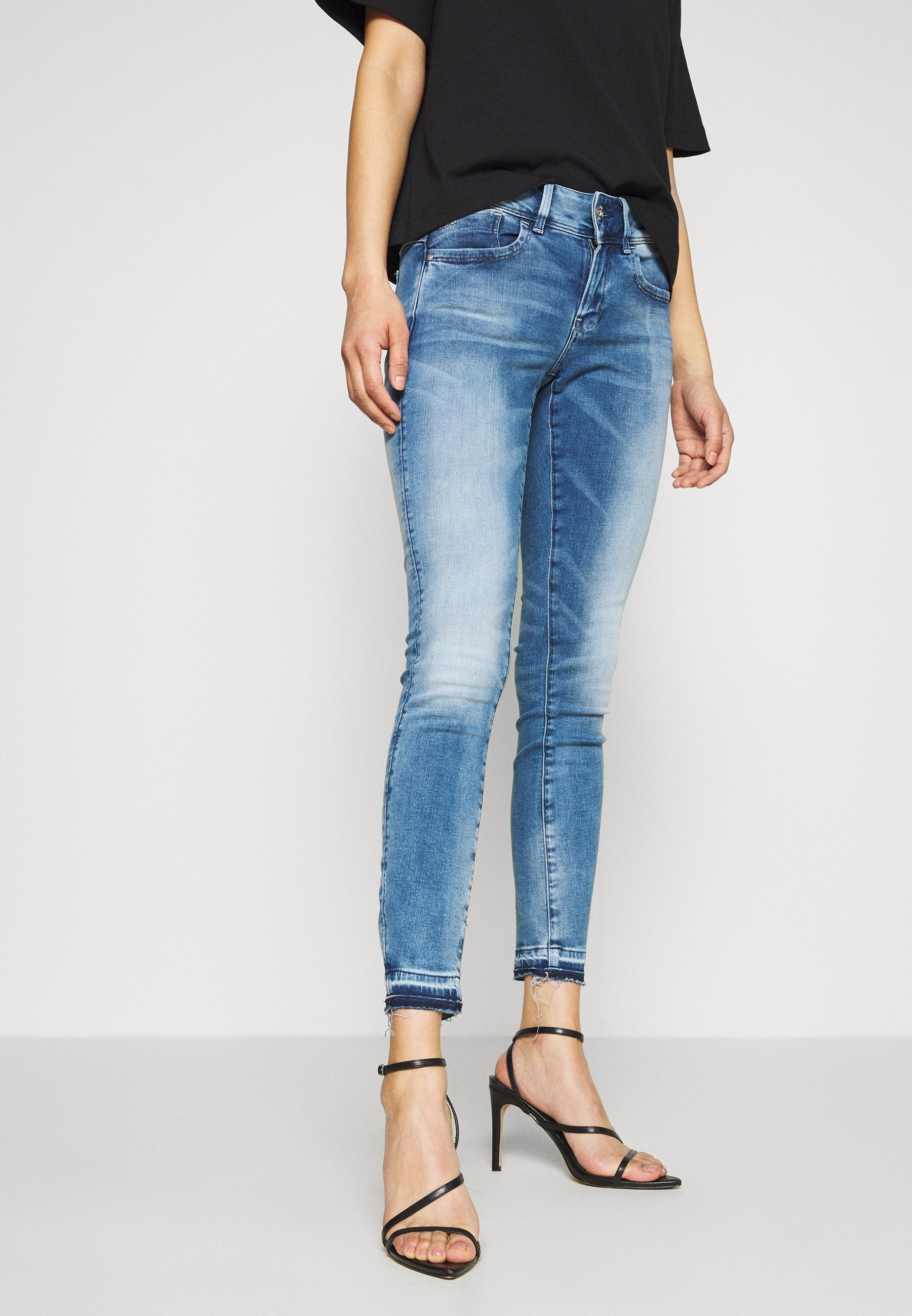 LYNN MID SKINNY RP ANKLE WMN Media 3