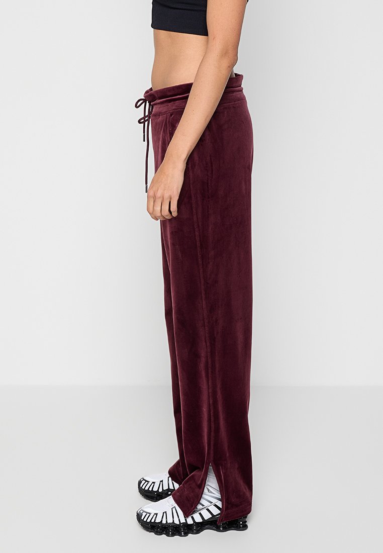 DKNY Sport