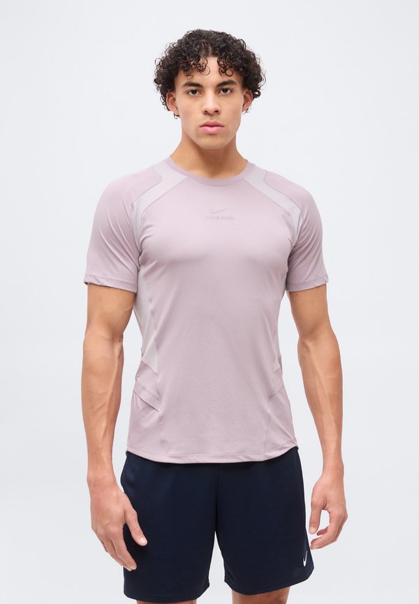 Nike Performance M NP DFADV NPT SS TOP - Sports T-shirt - light violet ore/amethyst ash