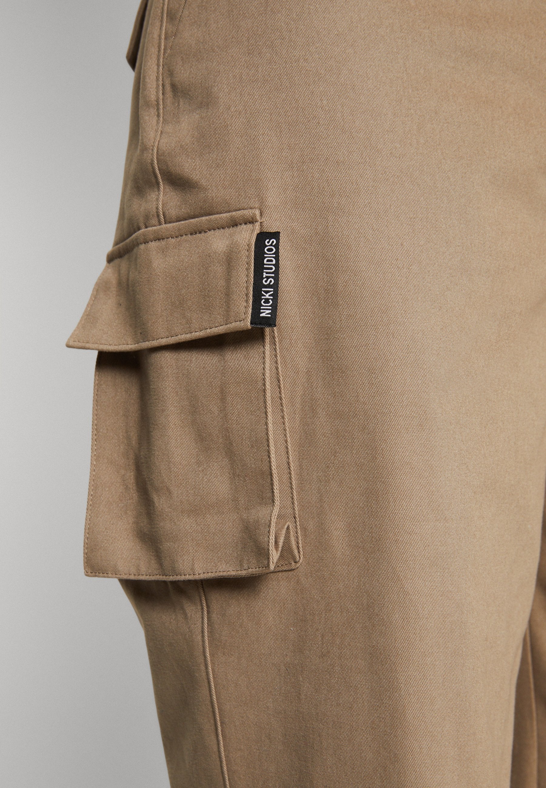Nicki Studios STRAIGHT POCKET PANTS