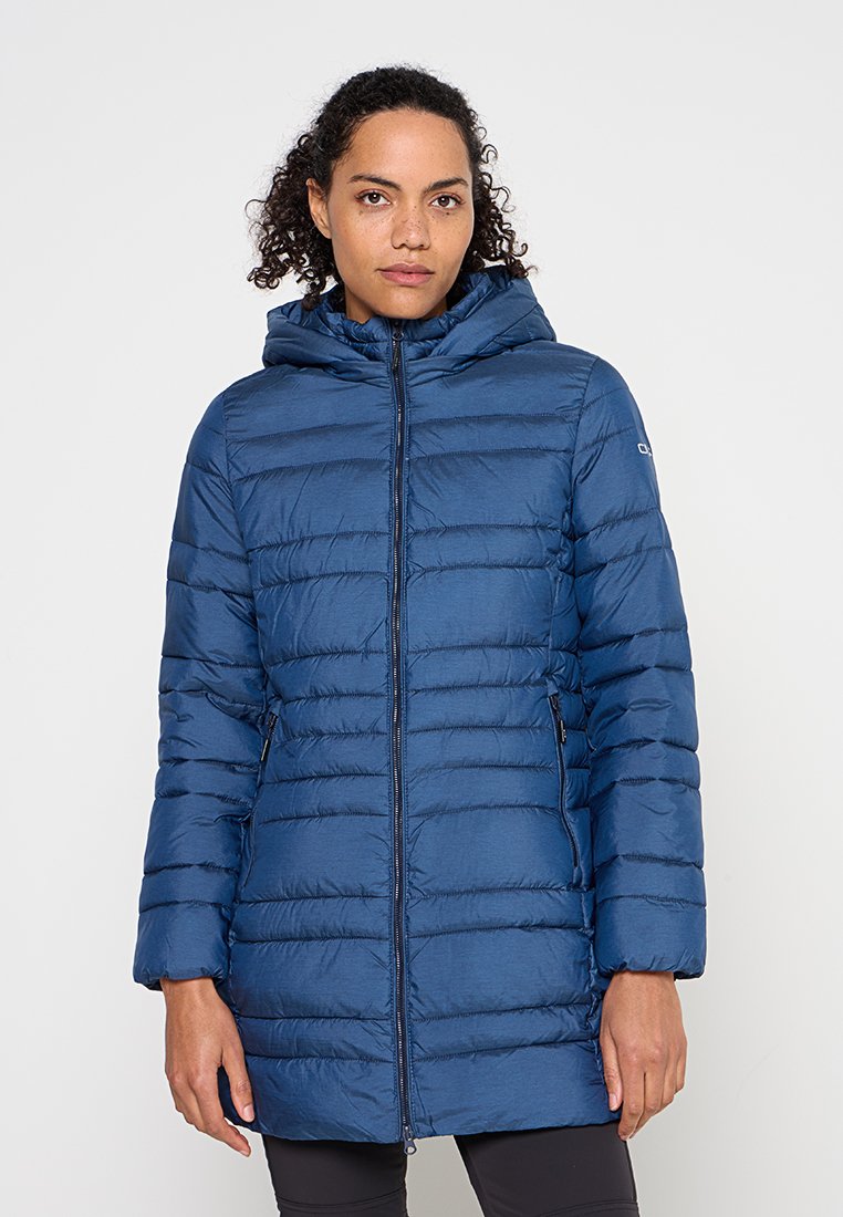Gepolsterte blaue Parka-Jacke mit Kapuze, ausgestattet mit einem Frontreißverschluss, Seitentaschen und horizontalem Steppmuster. Glatte Stofftextur.