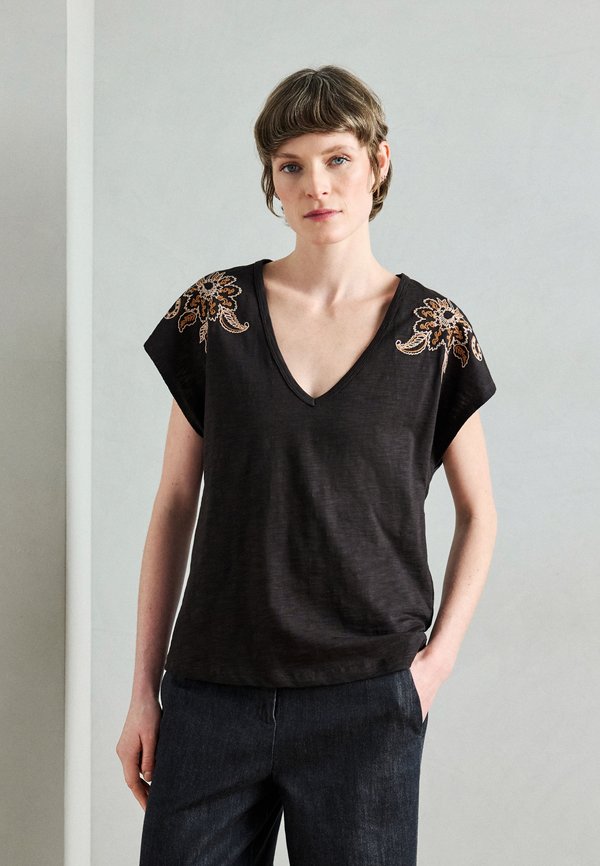 Scotch & Soda EMBROIDERED V NECK