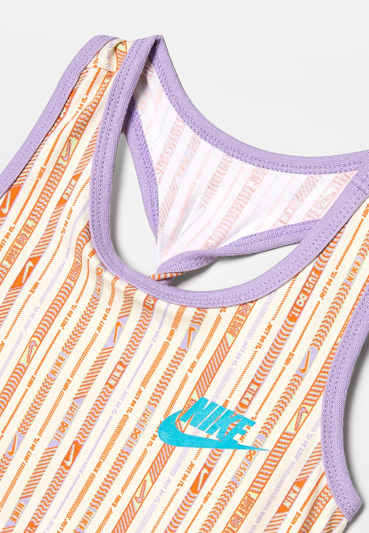 Nike Sportswear HAPPY CAMPER