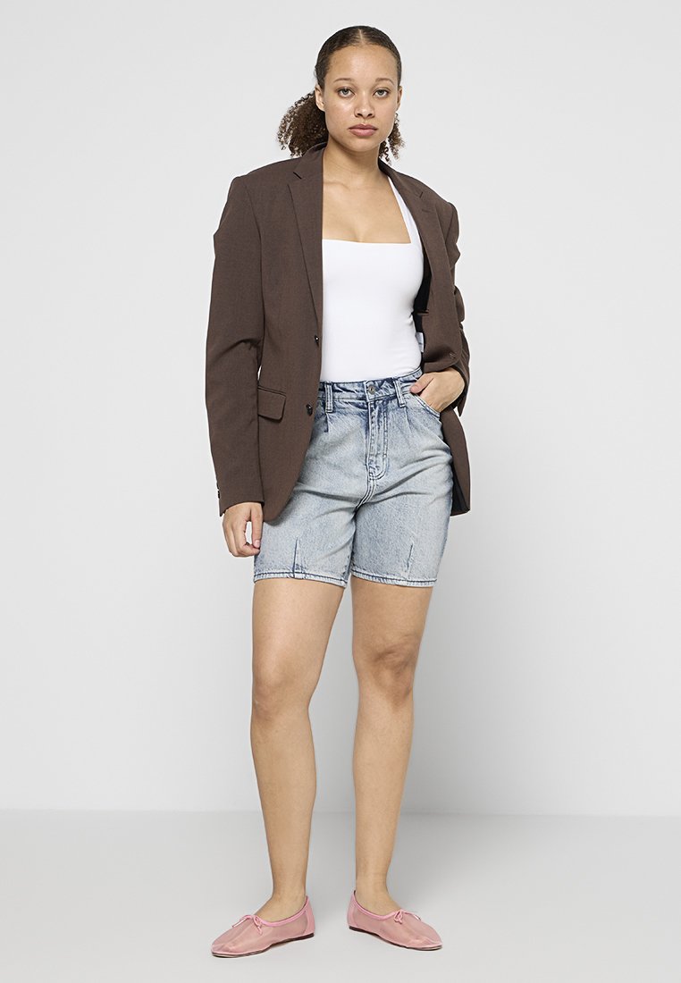 Armani Exchange Jeans Shorts Media 2
