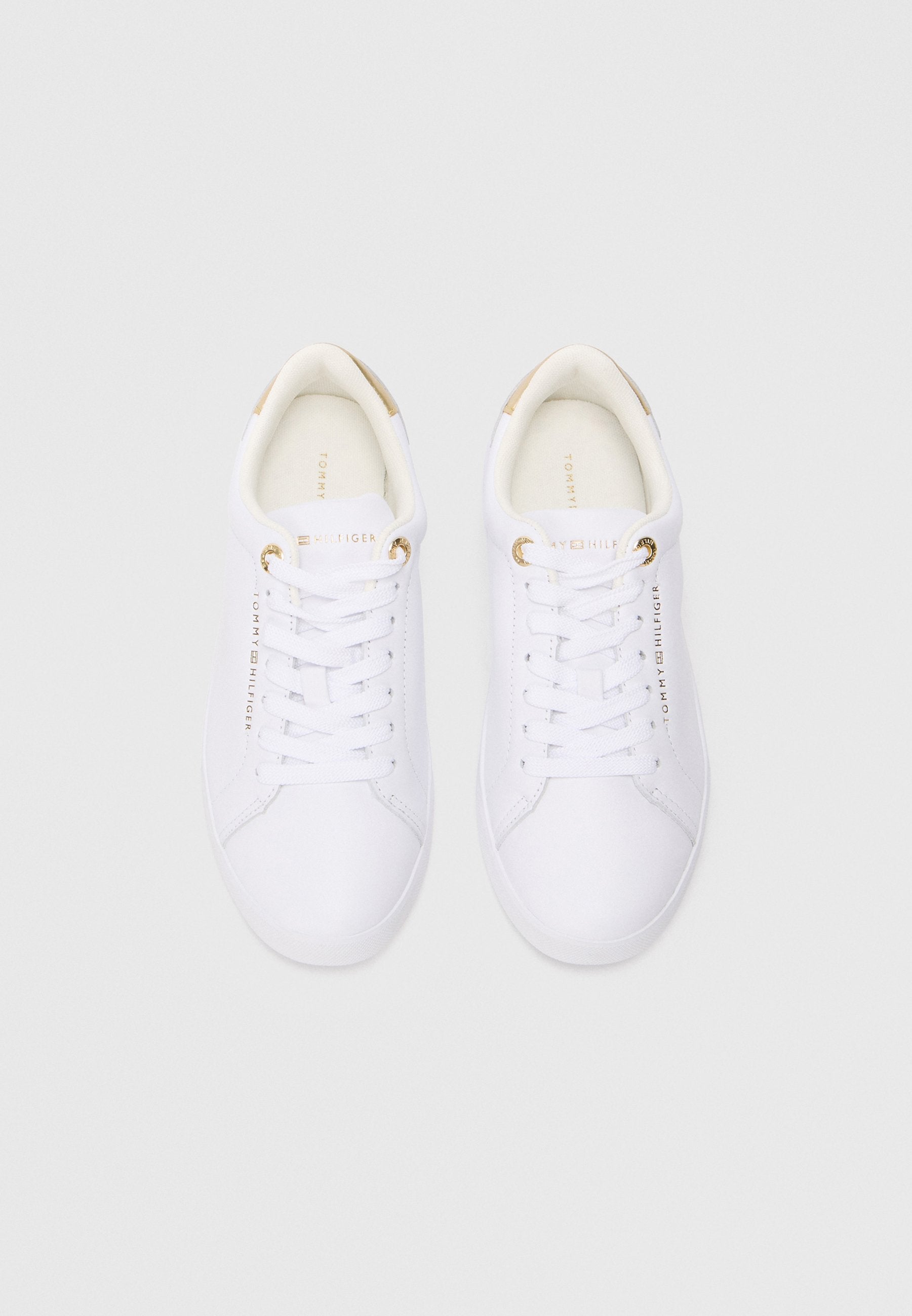 LEATHER LOGO PLAQUE COURT TRAINERS Media 4