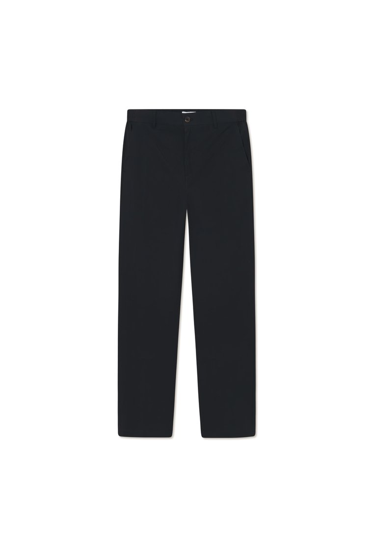 Schwarze Hose aus glattem Stoff mit geradem Bein, zwei seitlichen Taschen und einem Knopfverschluss vorne.