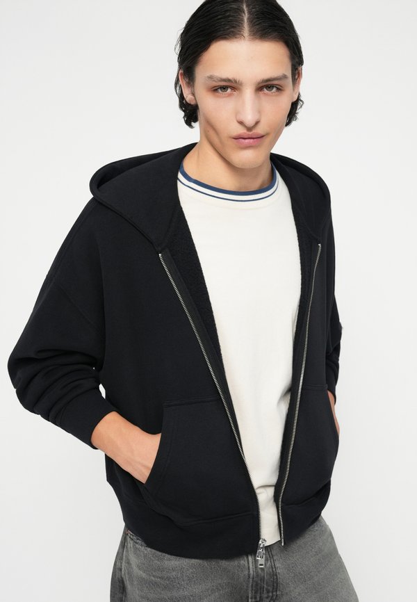 Abercrombie & Fitch CHASE LOOSE