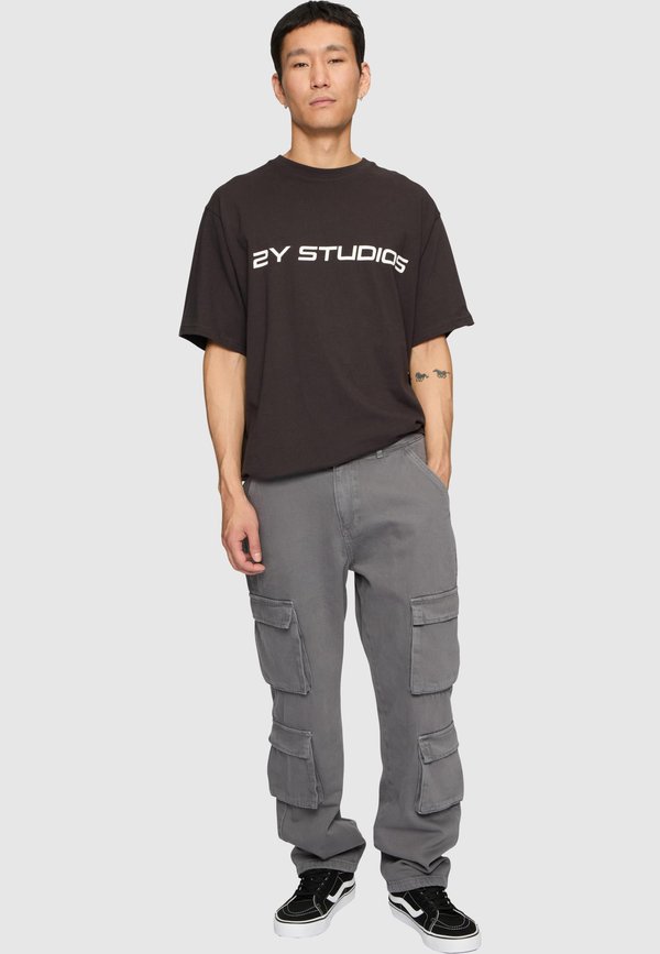 2Y Studios KIRAN 4 POCKET