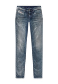 Slim-Fit Blue-Jeans aus Denim mit einem verblassten Finish, fünf Taschen und einem Knopfverschluss. Mit steppenden Akzenten entlang der Nähte.