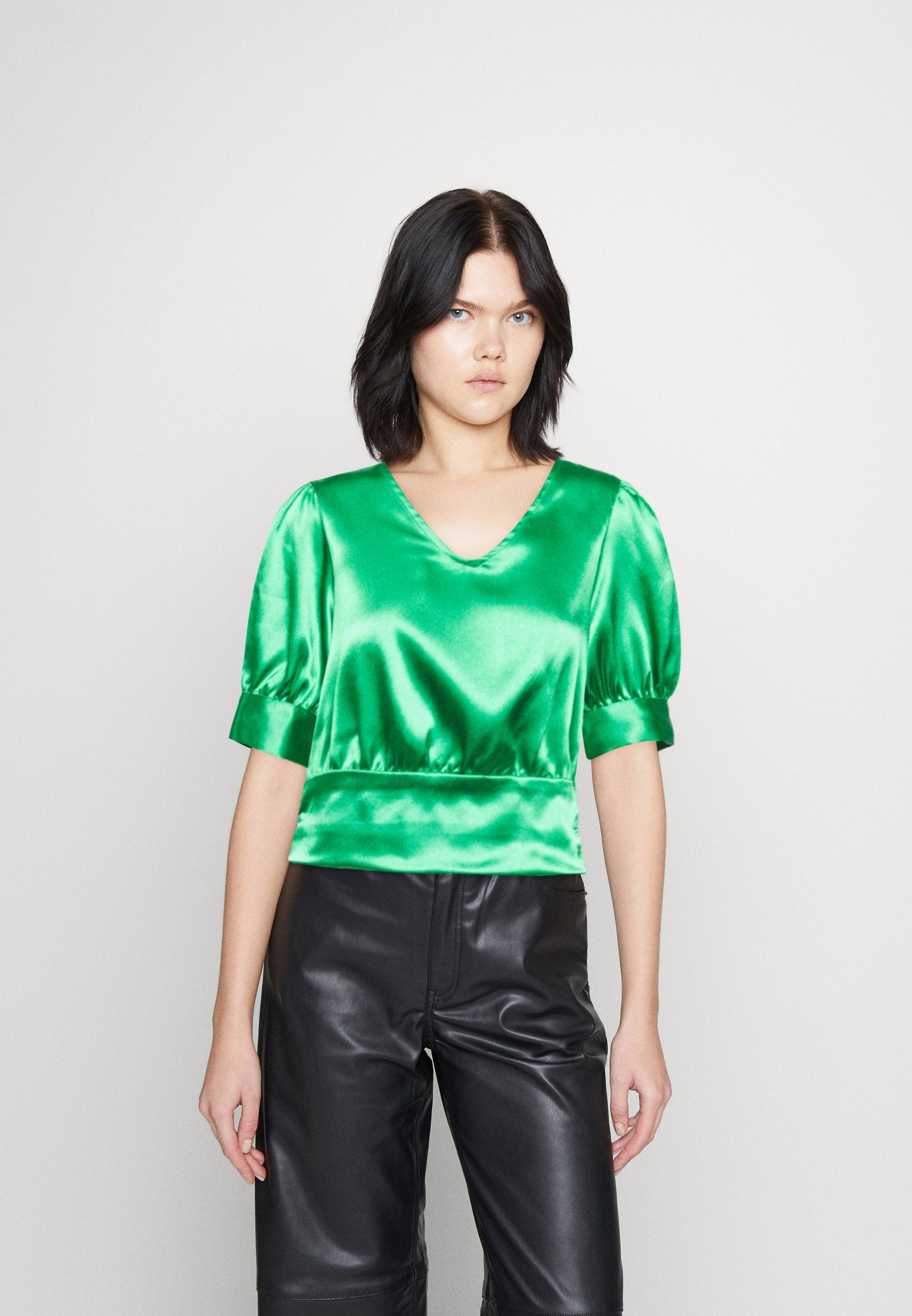 VILA VIJECKEL V NECK SHORT