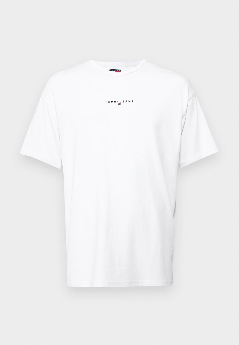 Weißes Baumwoll-T-Shirt mit kurzen Ärmeln und rundem Halsausschnitt, versehen mit einem schwarzen Drucklogo "TOMMY JEANS" auf der Brust.