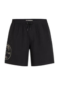 Schwarze Badshorts mit elastischem Bund und Kordelzug. Enthält ein Logo-Design in hellgrau auf der linken Seite. Glattes Material, lässige Passform.