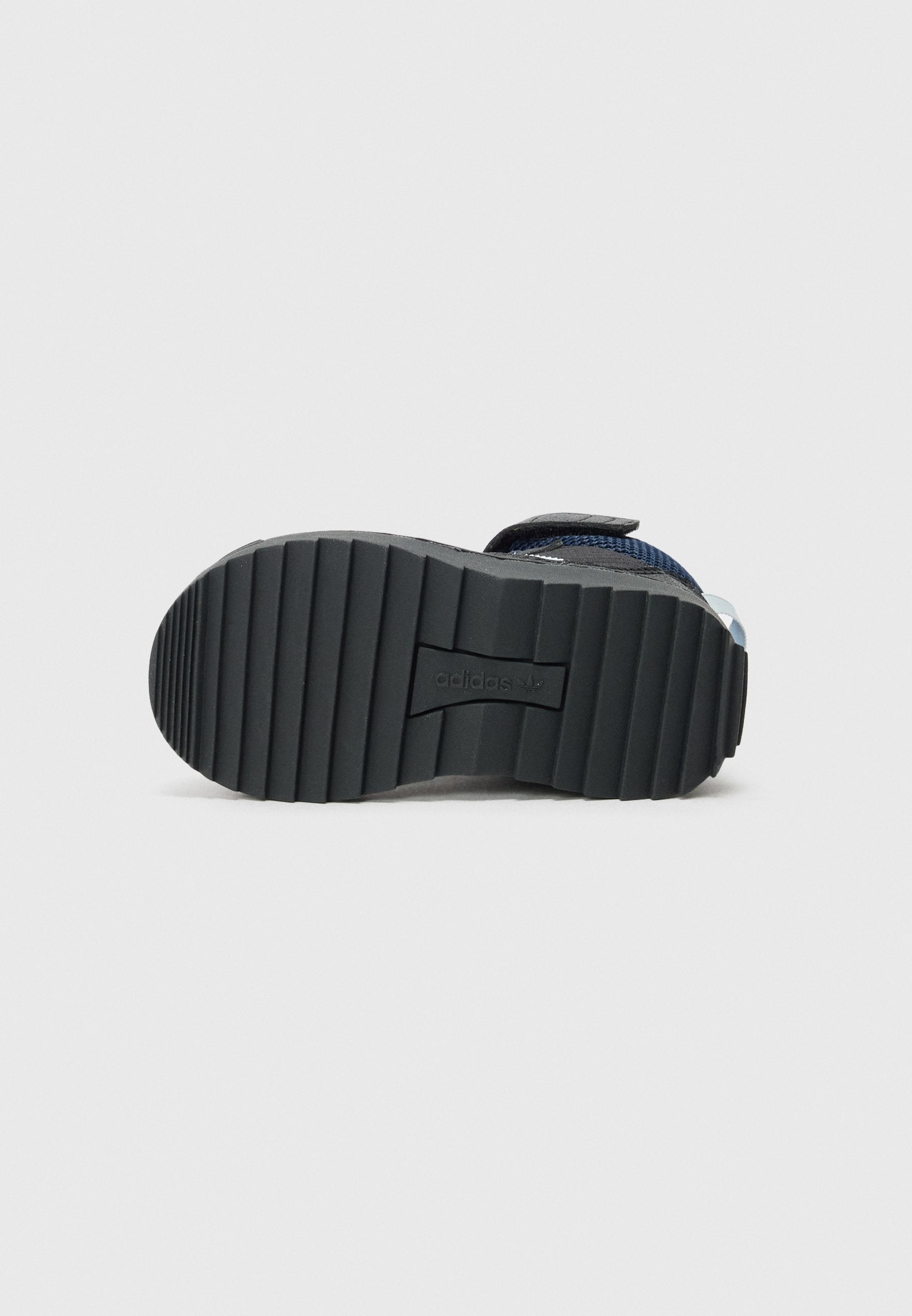 SUPERSTAR TREK UNISEX Media 6