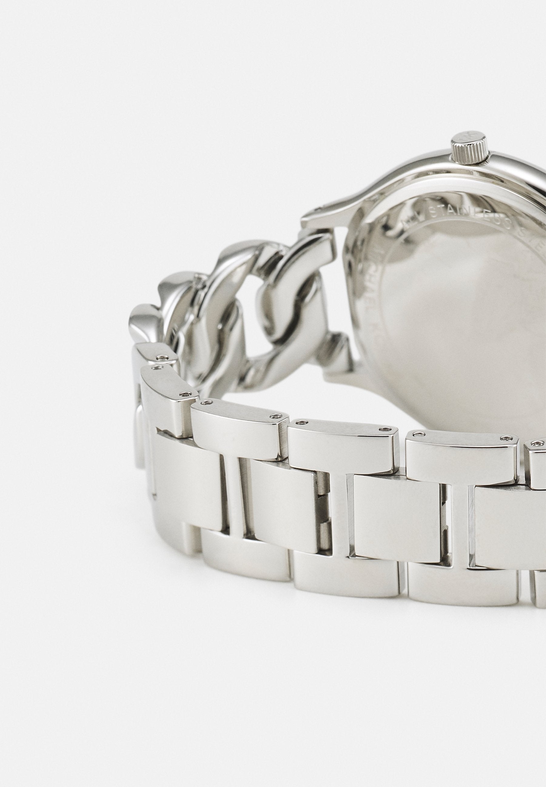SLIM RUNWAY WATCH Media 3