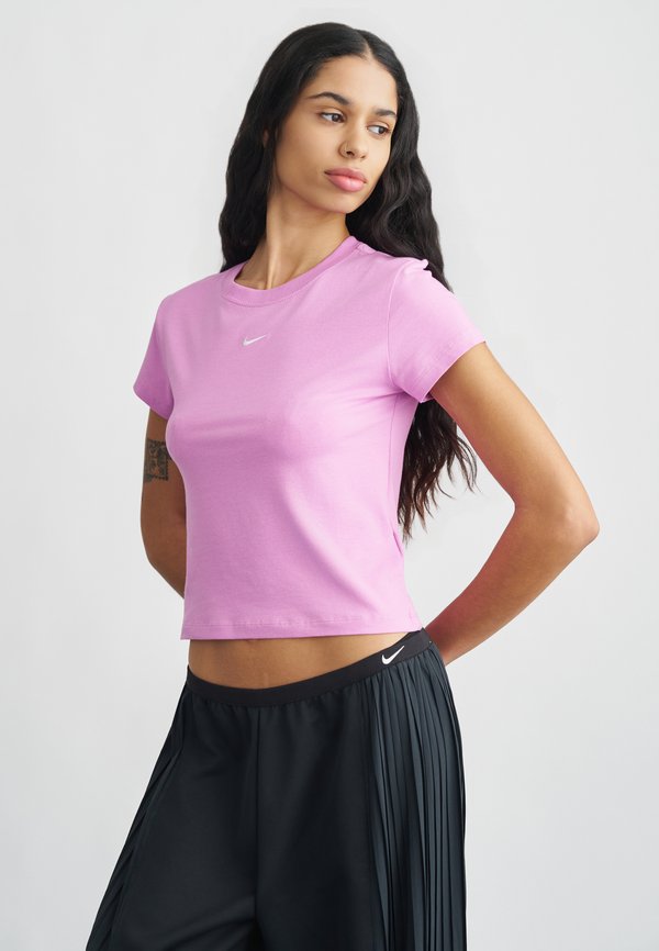 Nike Sportswear Basic T-shirt - magenta
