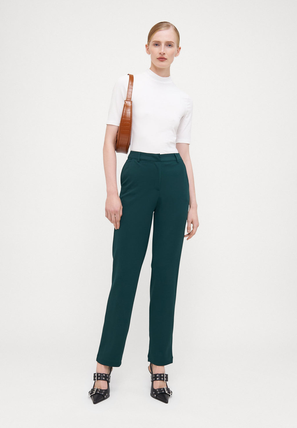 Anna Field Tall