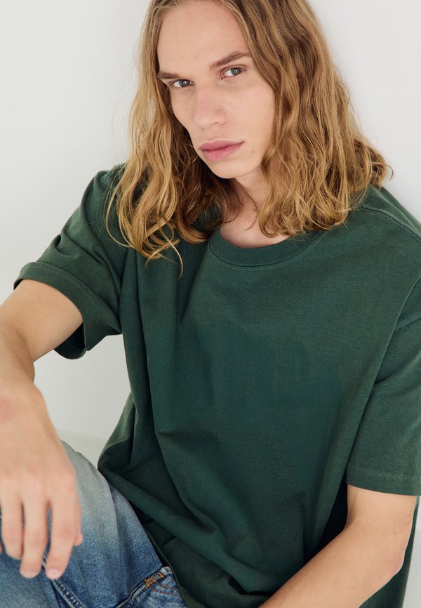 Weekday OVERSIZED PRINTED GRAPHIC TEE
