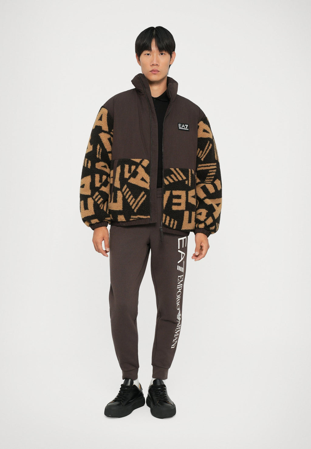 MOUNTAIN JACKET LOGO Media 2