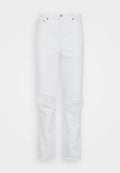 Weiße Denim-Jeans mit ausgefranzten Knieausschnitten, Fünf-Taschen-Design und metallischen Akzenten. Gerader Schnitt, leichtes Material und saubere Verarbeitung.
