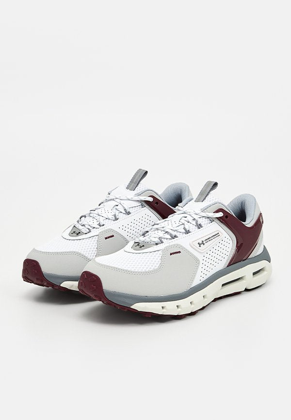 Under Armour SUMMIT TREK