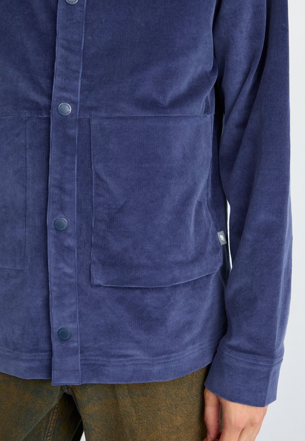 New Balance OVERSHIRT